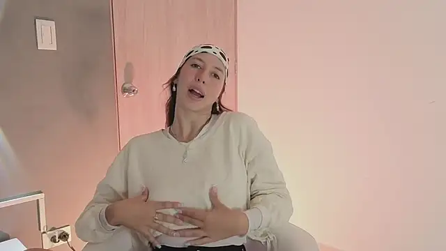 Snapshot of jolie_lov chatting on November 4, 1:48 pm jolie lov online show from November 4, 1:48 pm