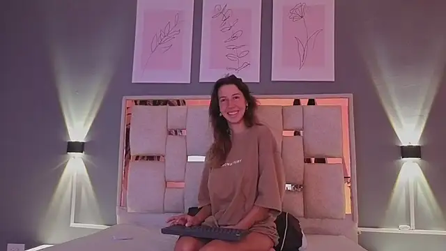 Snapshot of jolie_lov chatting on September 10, 1:21 pm jolie lov online show from September 10, 1:21 pm