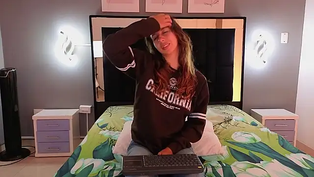 jolie lov online show from February 25, 1:22 pm