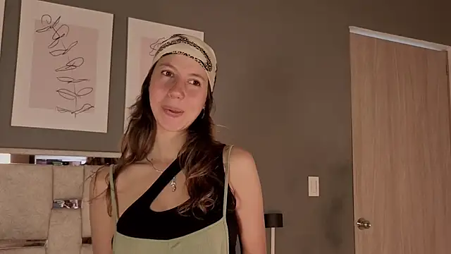 Snapshot of jolie_lov chatting on November 19, 1:33 pm jolie lov online show from November 19, 1:33 pm