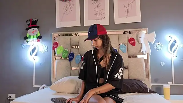 jolie lov online show from December 17, 1:16 pm