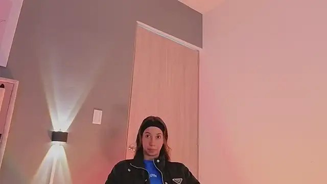 Snapshot of jolie_lov chatting on September 18, 1:03 pm jolie lov online show from September 18, 1:03 pm