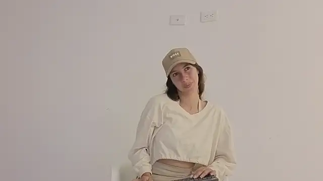 Snapshot of jolie_lov chatting on November 7, 1:48 pm jolie lov online show from November 7, 1:48 pm