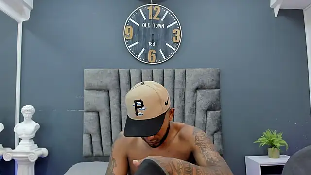 Robin Rief online show from April 12, 8:01 pm