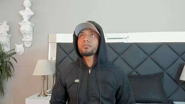 Robin Rief online show from November 25, 3:40 am