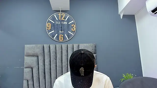 Robin Rief online show from April 7, 7:37 pm