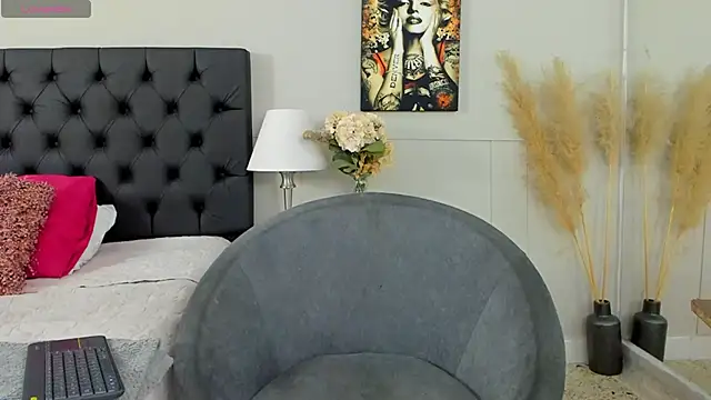 Robin Rief online show from March 14, 3:15 am