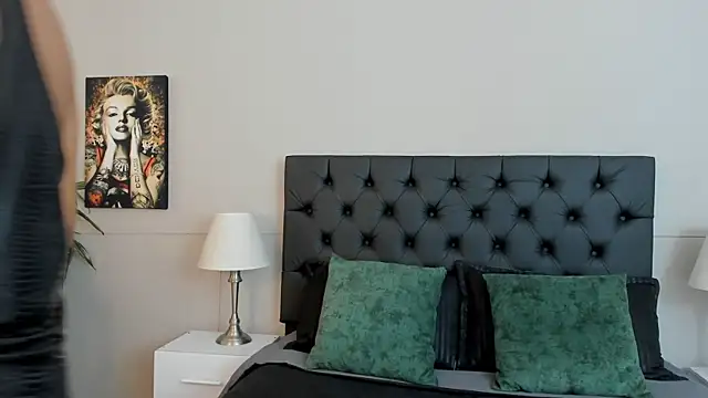 Robin Rief online show from October 14, 3:40 am