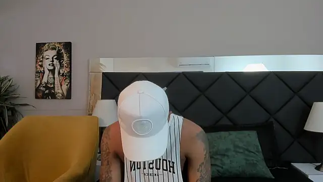 Robin Rief online show from November 8, 3:32 am