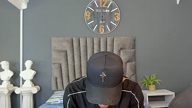 Snapshot of Robin_Rief chatting on May 24, 7:36 pm Robin Rief online show from May 24, 7:36 pm