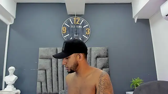 Robin Rief online show from April 4, 7:20 pm