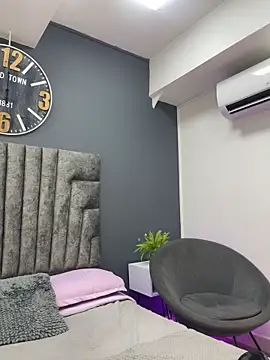 Robin Rief online show from March 28, 7:37 pm