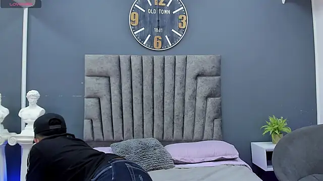 Robin Rief online show from March 30, 7:59 pm