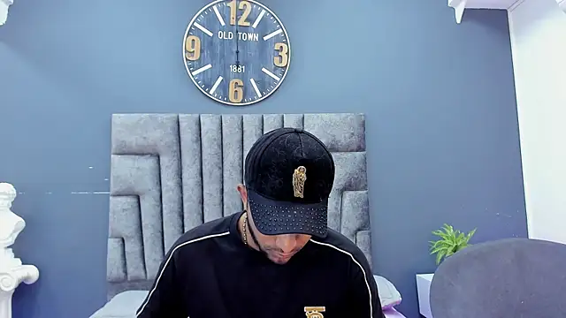 Robin Rief online show from April 9, 7:31 pm