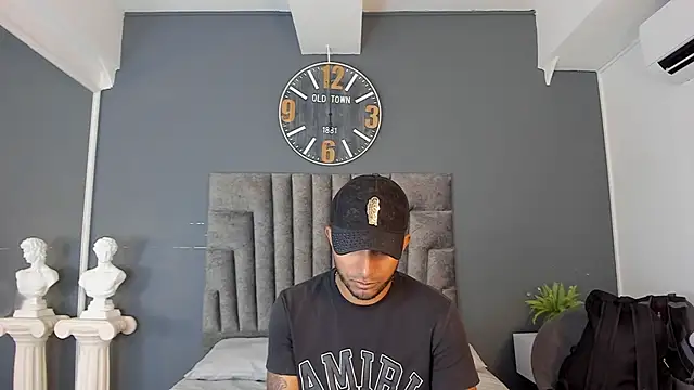 Robin Rief online show from April 14, 7:41 pm