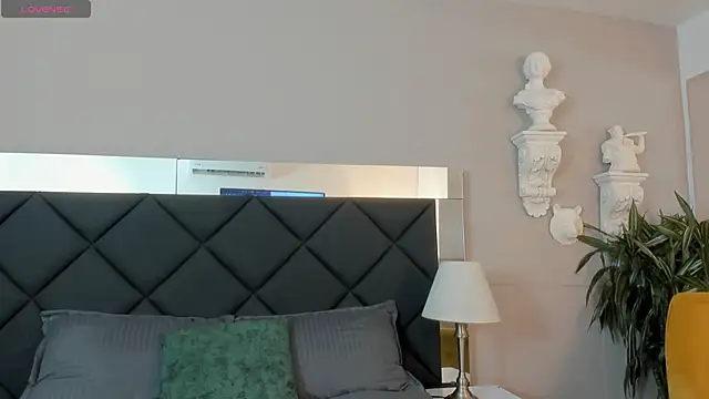 Robin Rief online show from November 23, 4:00 am