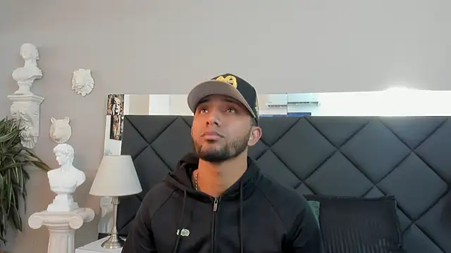 Robin Rief online show from November 26, 3:17 am