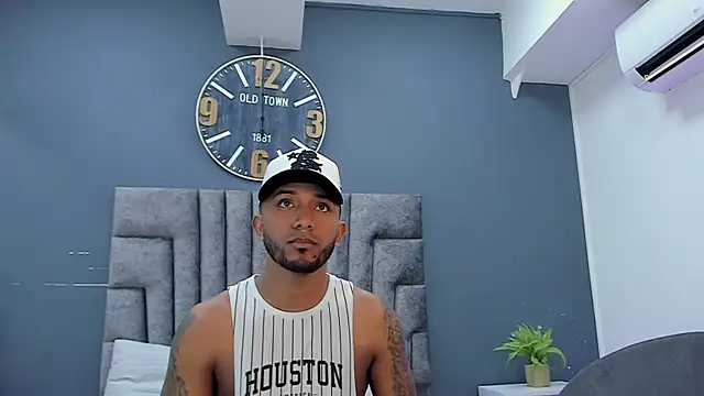 Robin Rief online show from April 13, 9:08 pm