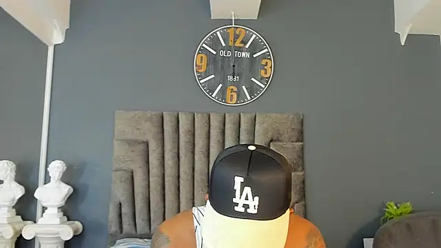 Snapshot of Robin_Rief chatting on May 14, 7:11 pm Robin Rief online show from May 14, 7:11 pm