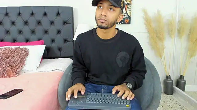 Robin Rief online show from March 11, 3:36 am