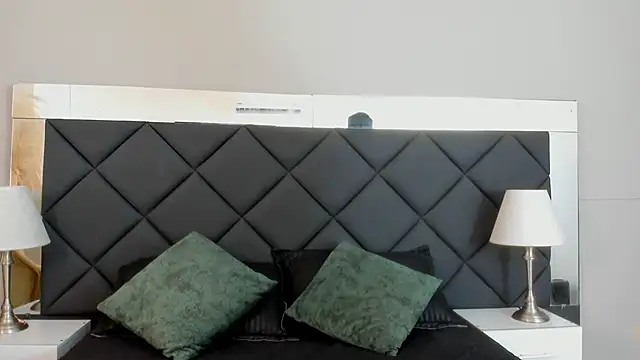 Robin Rief online show from November 7, 3:22 am