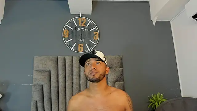 Robin Rief online show from April 15, 7:18 pm