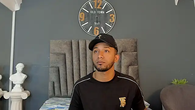 Snapshot of Robin_Rief chatting on May 16, 7:24 pm Robin Rief online show from May 16, 7:24 pm