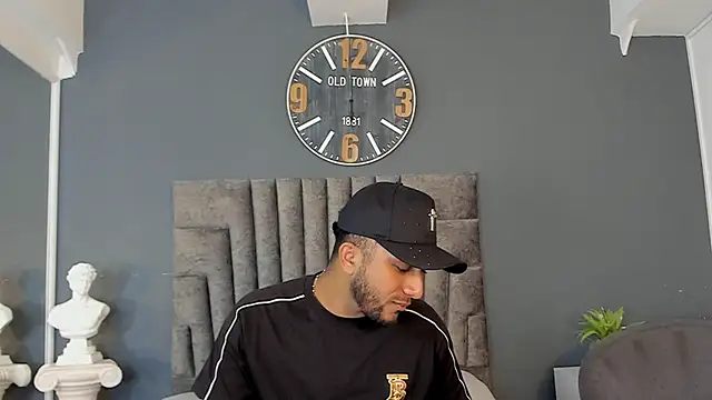 Snapshot of Robin_Rief chatting on June 3, 7:18 pm Robin Rief online show from June 3, 7:18 pm