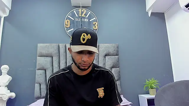 Robin Rief online show from April 5, 7:20 pm