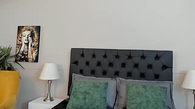 Robin Rief online show from October 18, 3:41 am