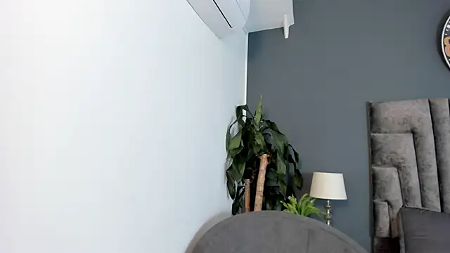 Robin Rief online show from December 5, 3:49 am