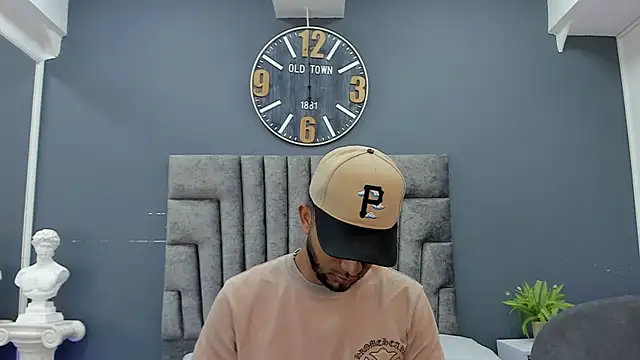 Robin Rief online show from April 18, 8:20 pm