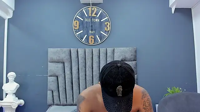 Robin Rief online show from April 8, 7:37 pm