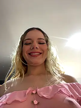 Snapshot of NicoleCut chatting on October 6, 11:00 am NicoleCut online show from October 6, 11:00 am