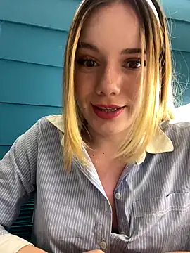 Snapshot of NicoleCut chatting on October 11, 11:06 pm NicoleCut online show from October 11, 11:06 pm