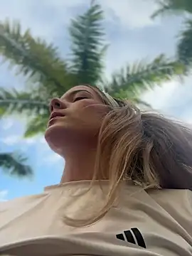 NicoleCut online show from April 3, 10:05 pm