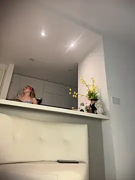 NicoleCut online show from June 10, 8:59 am