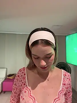 NicoleCut online show from April 4, 10:22 am