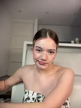 NicoleCut online show from May 18, 11:42 pm