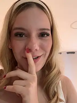 Snapshot of NicoleCut chatting on March 7, 10:56 am NicoleCut online show from March 7, 10:56 am