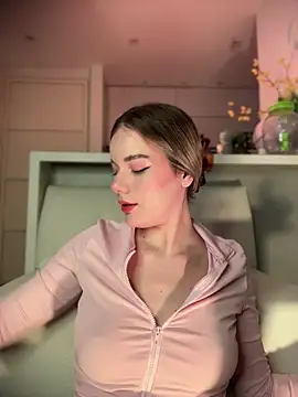 NicoleCut online show from May 12, 9:15 am