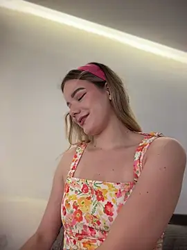 NicoleCut online show from July 12, 9:32 am
