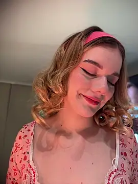 NicoleCut online show from May 9, 9:12 am