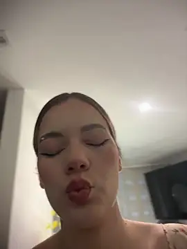 NicoleCut online show from June 6, 9:20 pm