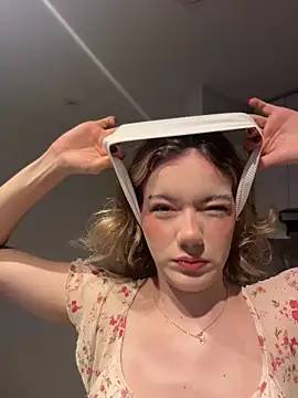 NicoleCut online show from April 8, 10:50 am