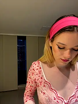 NicoleCut online show from November 3, 10:41 am