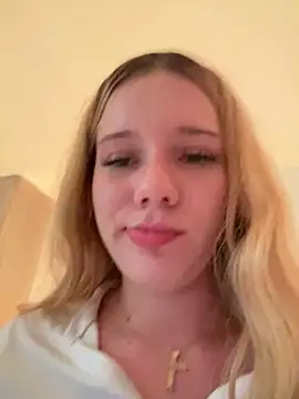 Snapshot of NicoleCut chatting on February 25, 10:48 am NicoleCut online show from February 25, 10:48 am