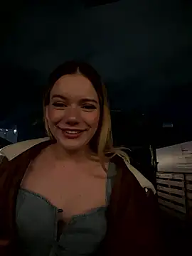Snapshot of NicoleCut chatting on October 12, 11:17 pm NicoleCut online show from October 12, 11:17 pm
