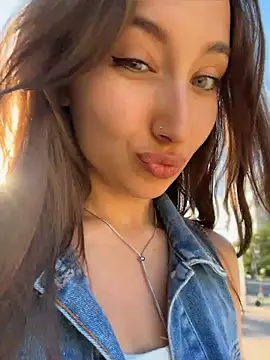 Snapshot of VelvetVixenI chatting on July 18, 4:15 pm VelvetVixenI online show from July 18, 4:15 pm