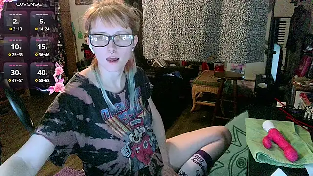 Snapshot of _hellostormy_ chatting on February 12, 12:27 am hellostormy online show from February 12, 12:27 am